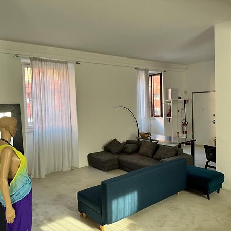 La Casa Di Wayne Villa Cologno Monzese Bagian luar foto