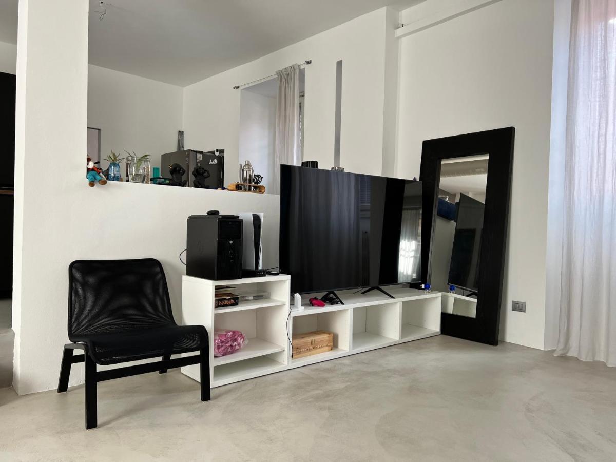 La Casa Di Wayne Villa Cologno Monzese Bagian luar foto